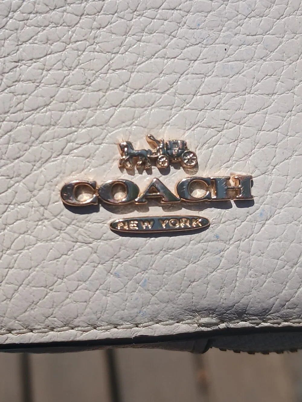 Coach Pebbled Leather Card Case in Off-White with Gold Hardware - Picture 4 of 12